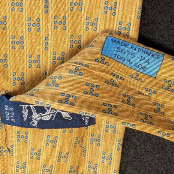 100% REAL HERMES TIE ~ YELLOW w FUN LIGHT BLUE MODERN H CIRCLE DOTS MOSAIC XL - Picture 4 of 5